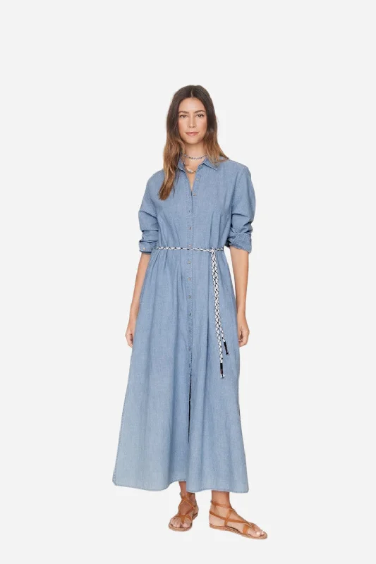 Seasonal Trends Fashion-Forward Style Xirena Bowen Maxi Dress in Dusty Blue