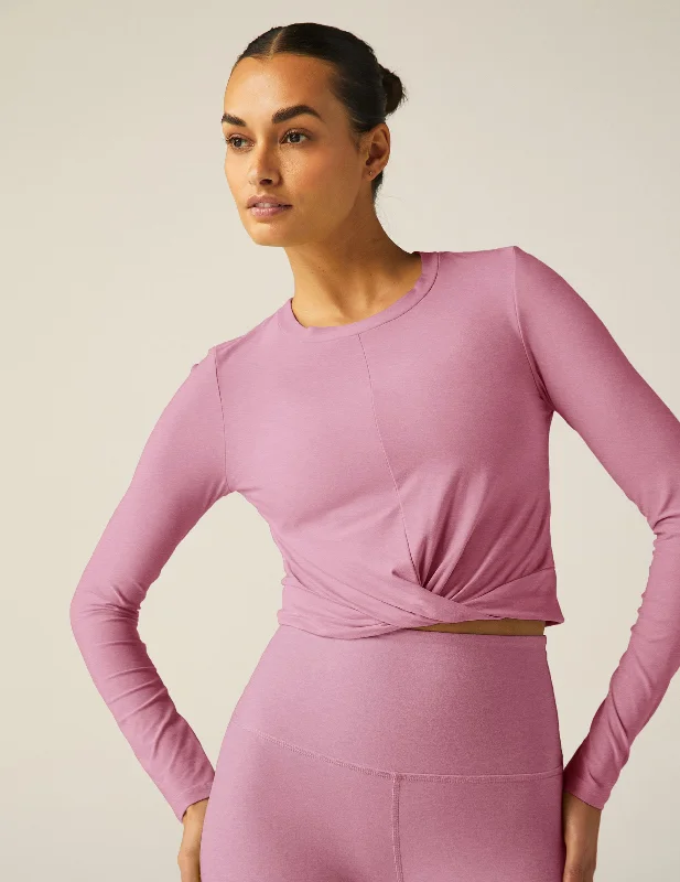 Sophisticated Style Offers Big Savings On Minimalist Office Styles Featherweight Center Stage Cropped Long Sleeve Pullover